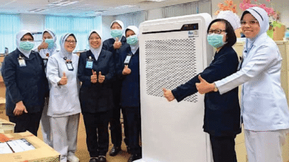 High-efficiency MayAir US air purifier with healthcare professionals in a clinical setting promoting clean indoor air for health.